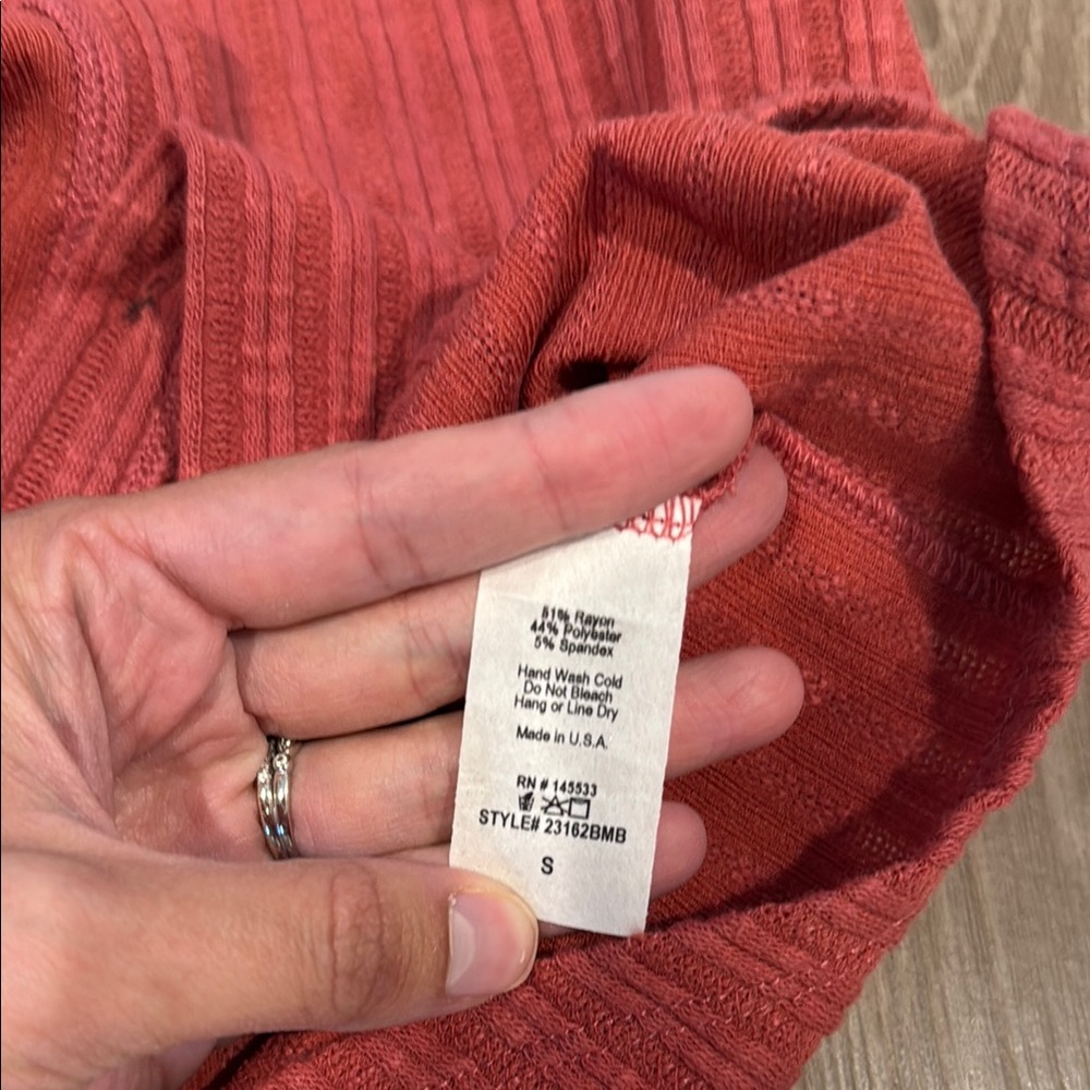 W5 coral Ribbed Buttoned Tank Top - Picture 3 of 4